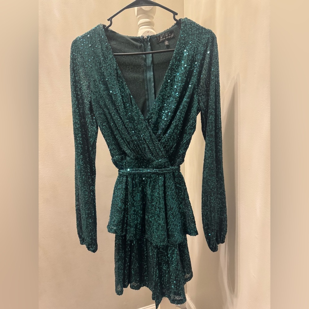 Trixxi Emerald Green Sequin Long Sleeve Tiered Mini Dress Size 5 Holiday Dress